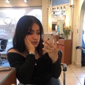 Meet your Posher, Daniela